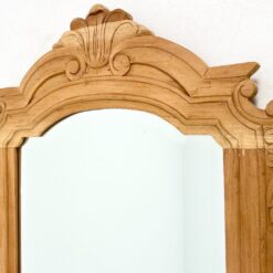 Pakabinamas veidrodis mediniame drožinėtame rėme 3×69,5×106,5 cm