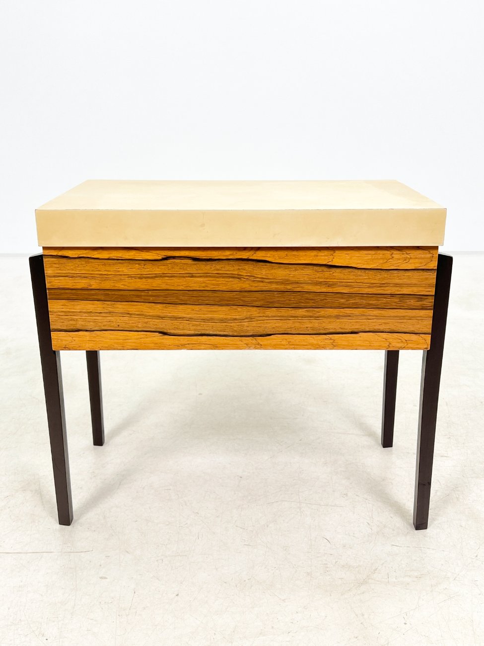 DR0381-stalai-1 Vintažinis siuvėjo staliukas 32,5×58,5×50 cm