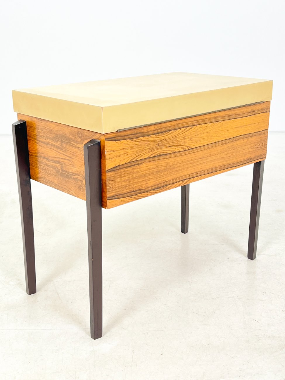 DR0381-stalai-10 Vintažinis siuvėjo staliukas 32,5×58,5×50 cm