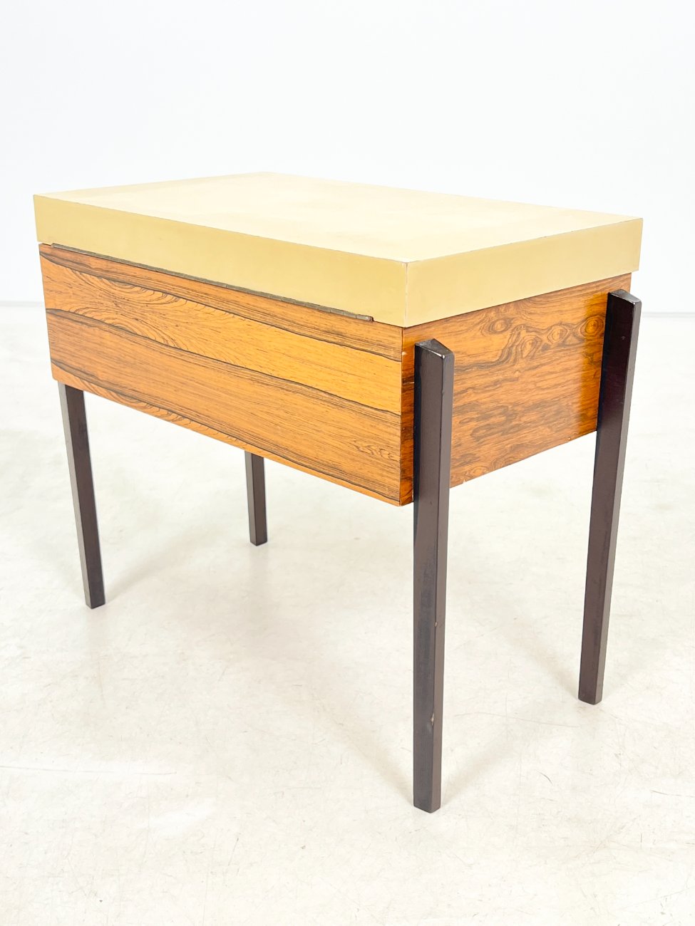 DR0381-stalai-11 Vintažinis siuvėjo staliukas 32,5×58,5×50 cm