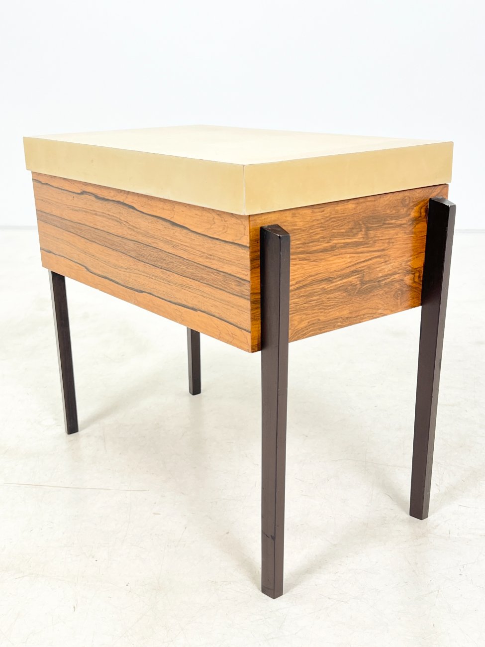 DR0381-stalai-4 Vintažinis siuvėjo staliukas 32,5×58,5×50 cm