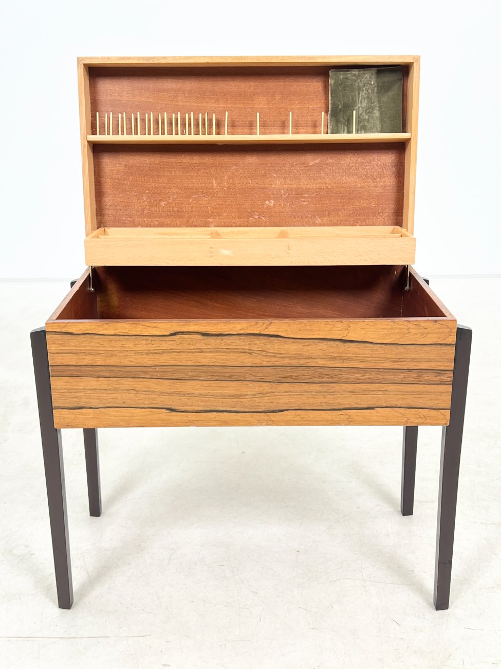 DR0381-stalai-5 Vintažinis siuvėjo staliukas 32,5×58,5×50 cm