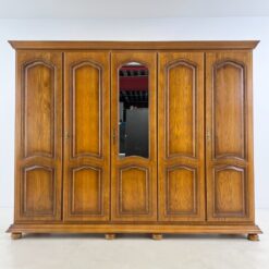 Ąžuolinė penkių durų rūbų spinta su veidrodžiu 65x262x205,5 cm