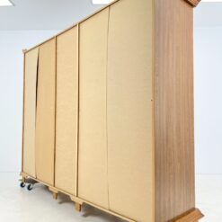 Ąžuolinė penkių durų rūbų spinta su veidrodžiu 65x262x205,5 cm