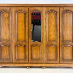 Ąžuolinė penkių durų rūbų spinta su veidrodžiu 65x262x205,5 cm