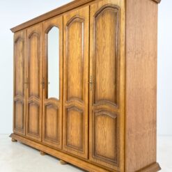 Ąžuolinė penkių durų rūbų spinta su veidrodžiu 65x262x205,5 cm