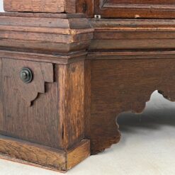 Ąžuolinė drožinėta XIX a. pr. komoda 82x194x197 cm