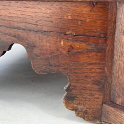 Ąžuolinė drožinėta XIX a. pr. komoda 82x194x197 cm