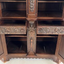 Ąžuolinė drožinėta XIX a. pr. komoda 82x194x197 cm