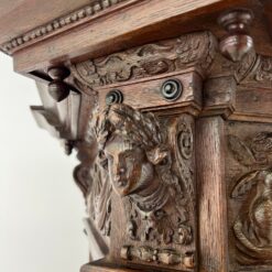 Ąžuolinė drožinėta XIX a. pr. komoda 82x194x197 cm