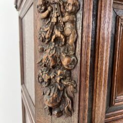 Ąžuolinė drožinėta XIX a. pr. komoda 82x194x197 cm