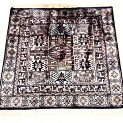 Vilnonis rankų darbo kilimas "Baluch" 96x91x0,5 cm