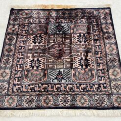 Vilnonis rankų darbo kilimas “Baluch” 96x91x0,5 cm