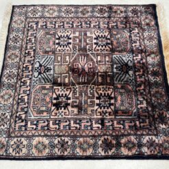 Vilnonis rankų darbo kilimas “Baluch” 96x91x0,5 cm