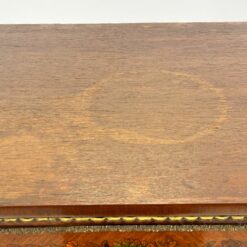 Liudviko XV laikotarpio stiliaus vitrina su žalvario apdailomis 45x91x162 cm