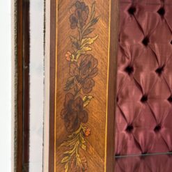 Liudviko XV laikotarpio stiliaus vitrina su žalvario apdailomis 45x91x162 cm