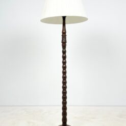 Ąžuolinis drožinėtas toršeras baltos spalvos tekstilės gaubtu 59x59x179 cm