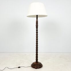 Ąžuolinis drožinėtas toršeras baltos spalvos tekstilės gaubtu 59x59x179 cm