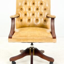 Raudonmedžio reguliuojamo aukščio darbo krėslas su oda 74x68x105(+4) cm, 50(+4) cm