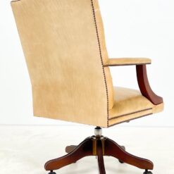 Raudonmedžio reguliuojamo aukščio darbo krėslas su oda 74x68x105(+4) cm, 50(+4) cm