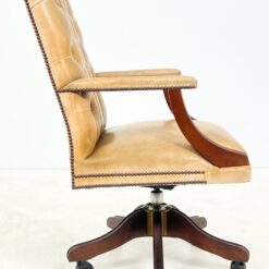 Raudonmedžio reguliuojamo aukščio darbo krėslas su oda 74x68x105(+4) cm, 50(+4) cm