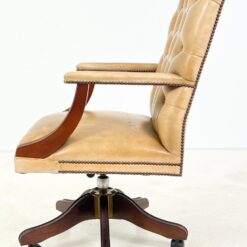 Raudonmedžio reguliuojamo aukščio darbo krėslas su oda 74x68x105(+4) cm, 50(+4) cm