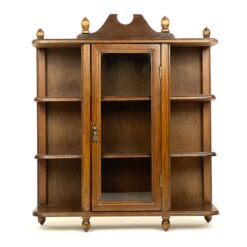 Pakabinama sieninė medinė spintelė su stiklu ir lentynėlėmis 12×38,5×44 cm