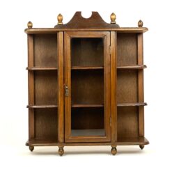 Pakabinama sieninė medinė spintelė su stiklu ir lentynėlėmis 12×38,5×44 cm