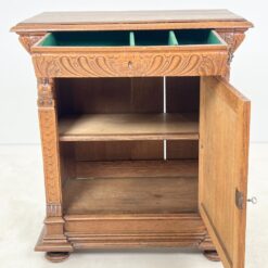 Senovinė drožinėta ąžuolinė komoda 54x90x102 cm