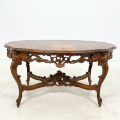 Prabangus barokinio stiliaus drožinėtas riešutmedžio staliukas 78x113x57 cm