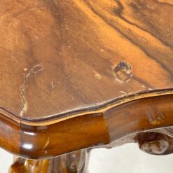 Prabangus barokinio stiliaus drožinėtas riešutmedžio staliukas 78x113x57 cm