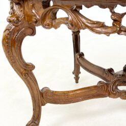 Prabangus barokinio stiliaus drožinėtas riešutmedžio staliukas 78x113x57 cm