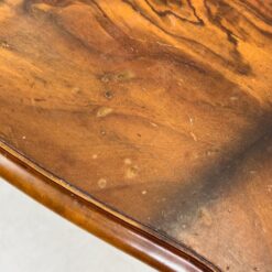 Prabangus barokinio stiliaus drožinėtas riešutmedžio staliukas 78x113x57 cm