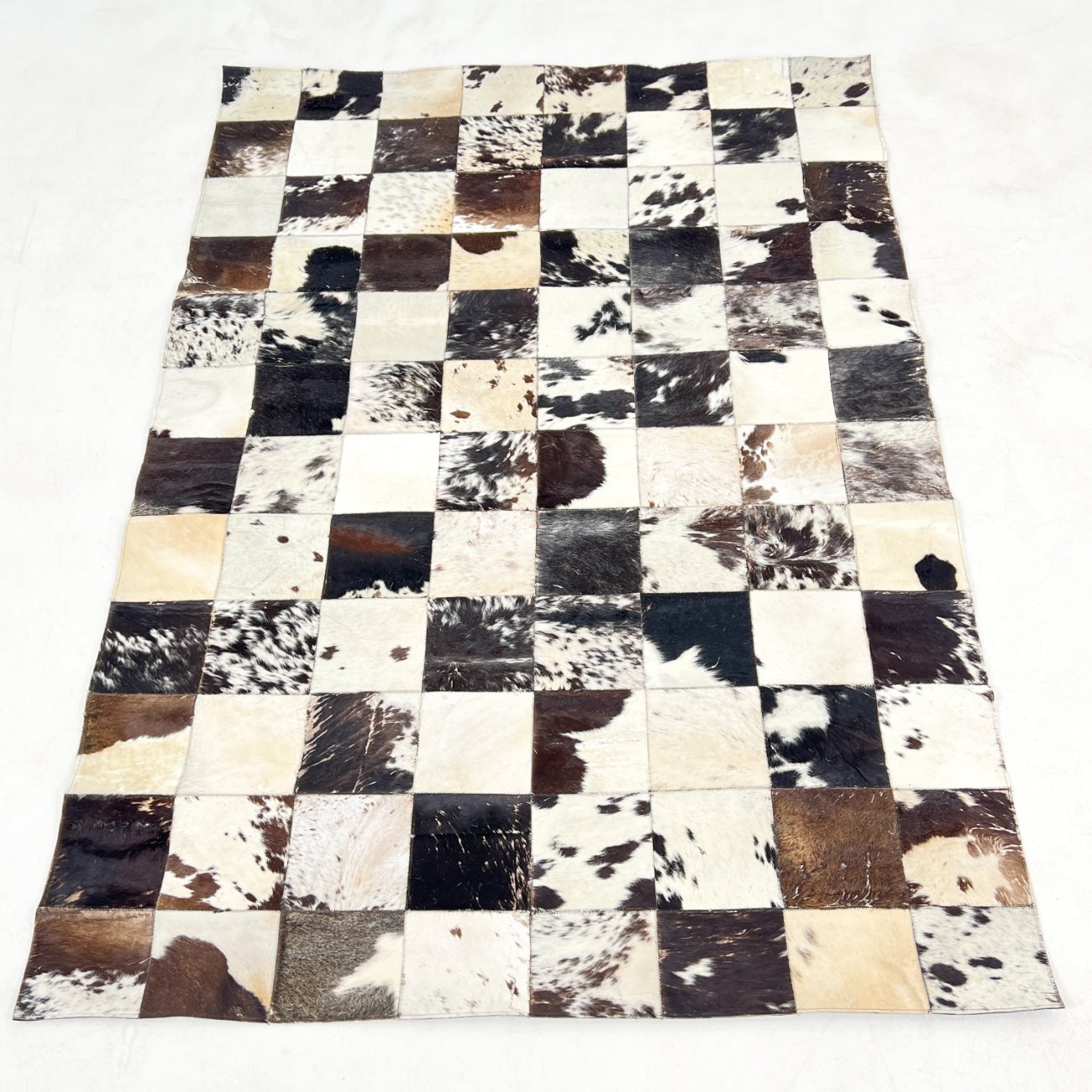 HK1464-kilimai-0 Skiautinis natūralaus kailio kilimas 228x159x0,2 cm