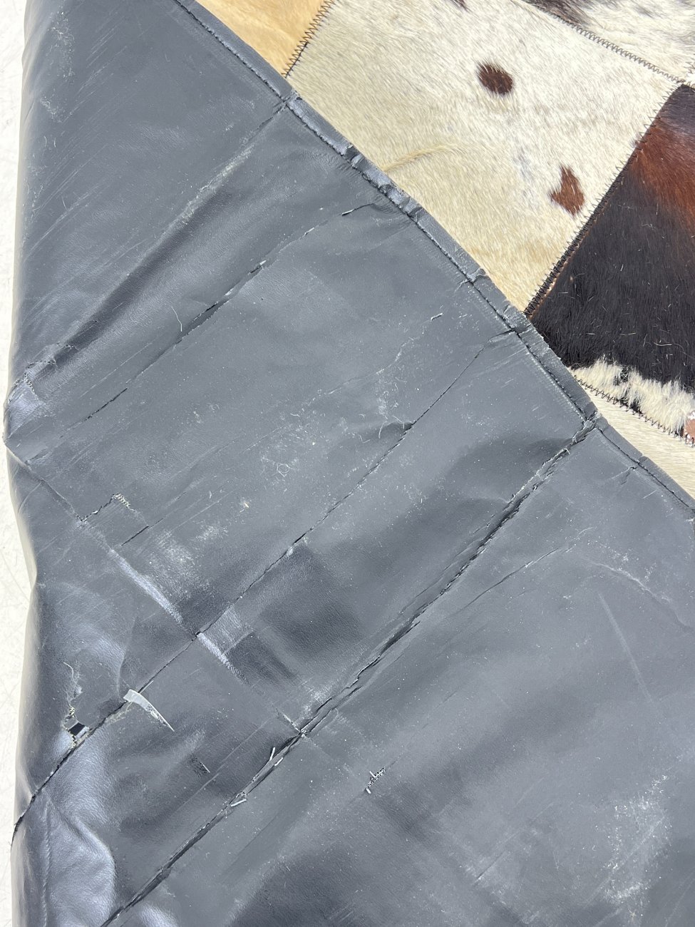 HK1464-kilimai-10 Skiautinis natūralaus kailio kilimas 228x159x0,2 cm