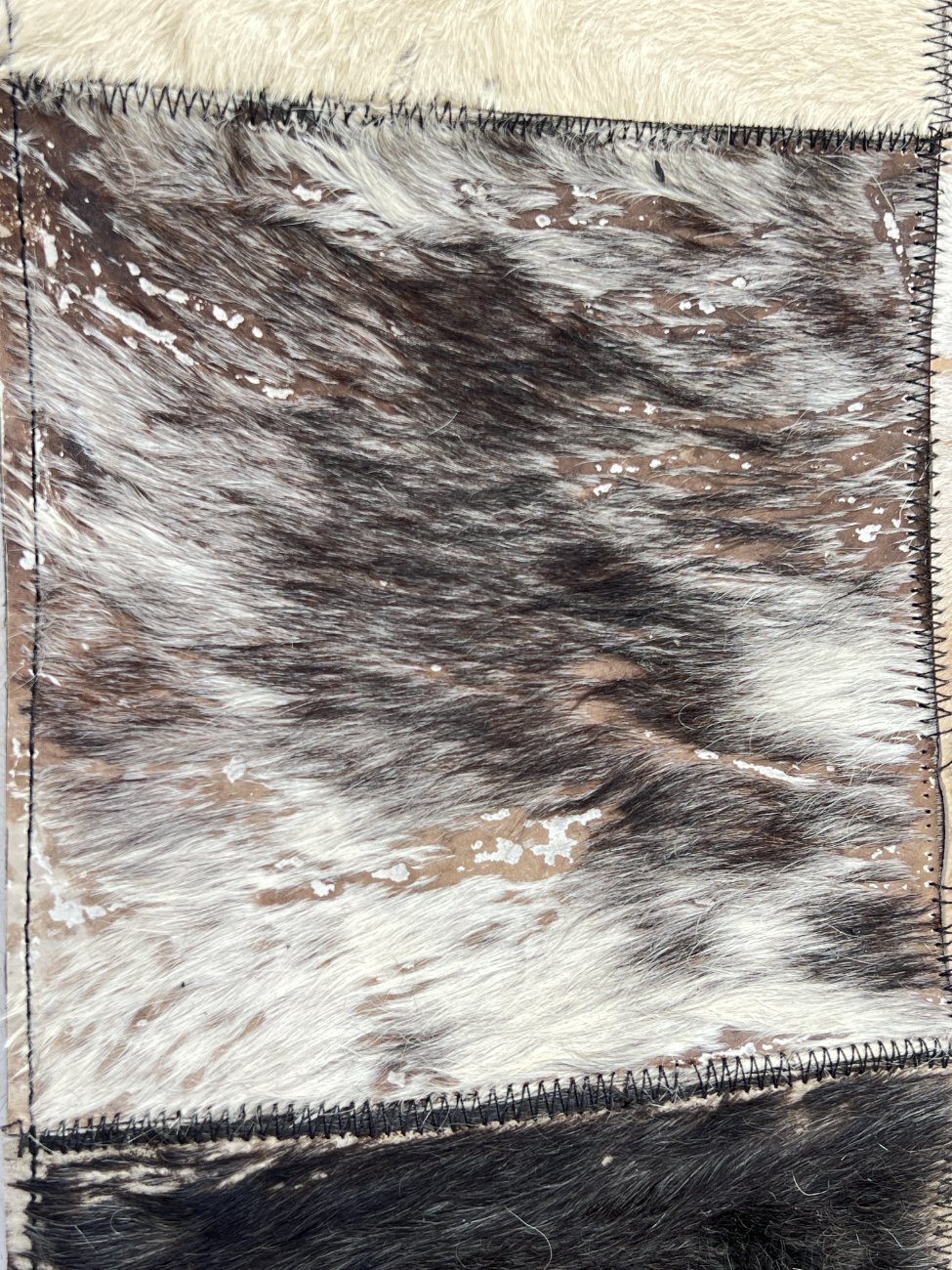 HK1464-kilimai-14 Skiautinis natūralaus kailio kilimas 228x159x0,2 cm