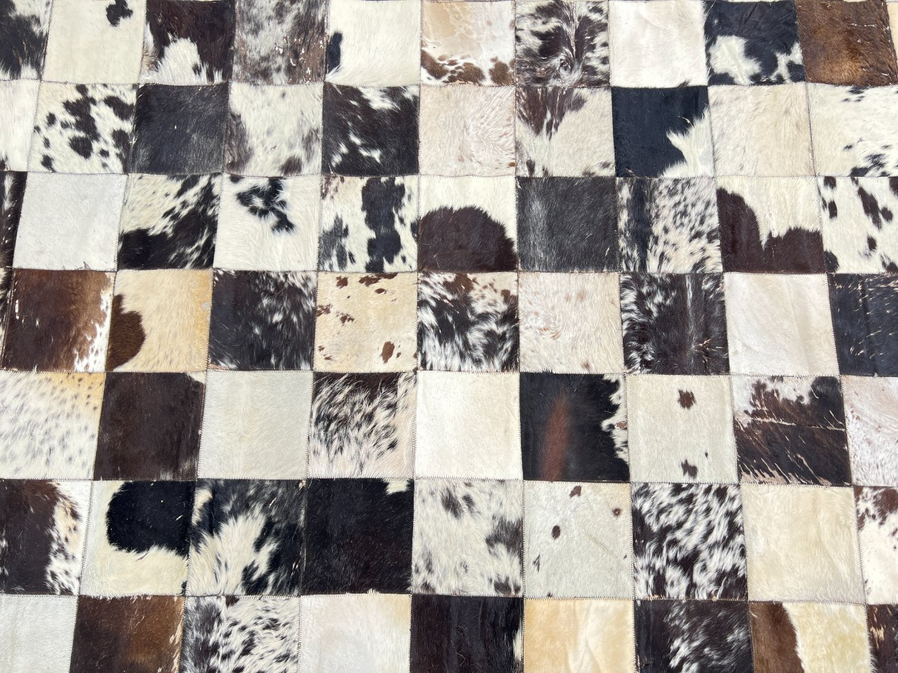 HK1464-kilimai-5 Skiautinis natūralaus kailio kilimas 228x159x0,2 cm