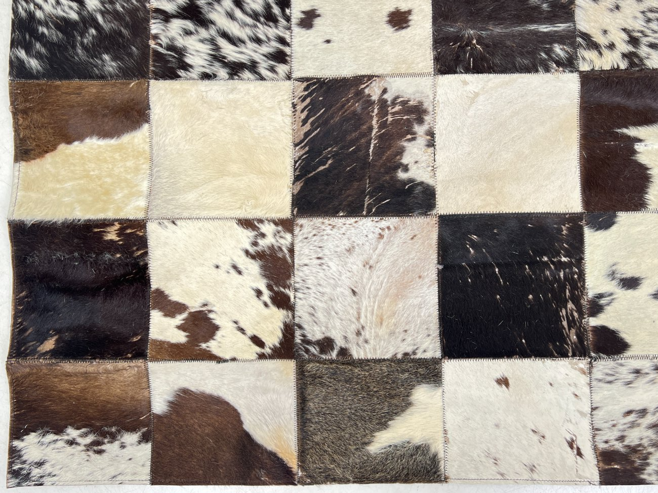 HK1464-kilimai-7 Skiautinis natūralaus kailio kilimas 228x159x0,2 cm