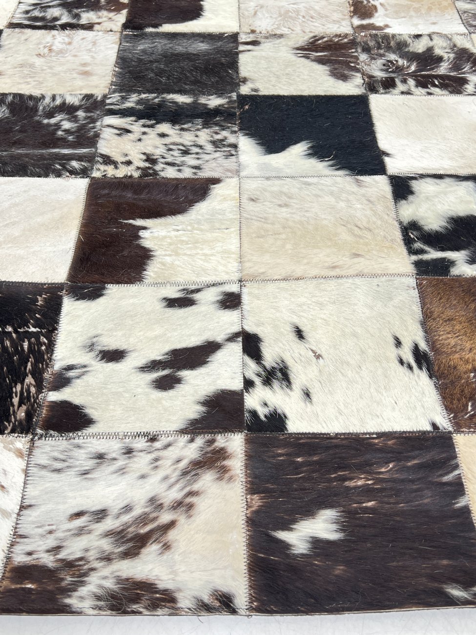 HK1464-kilimai-8 Skiautinis natūralaus kailio kilimas 228x159x0,2 cm