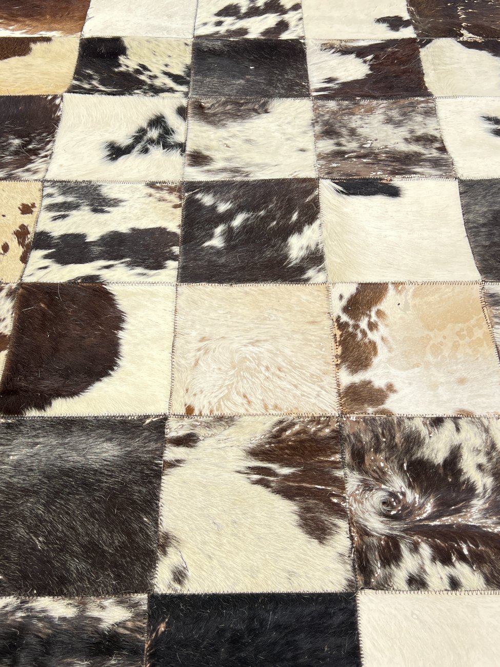 HK1464-kilimai-9 Skiautinis natūralaus kailio kilimas 228x159x0,2 cm