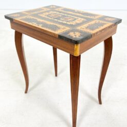 Muzikinis riešutmedžio siuvinėjimo staliukas 27x37x43 cm