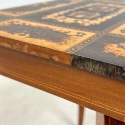 Muzikinis riešutmedžio siuvinėjimo staliukas 27x37x43 cm