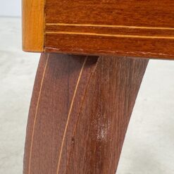 Muzikinis riešutmedžio siuvinėjimo staliukas 27x37x43 cm