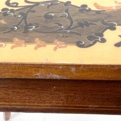 Muzikinis riešutmedžio siuvinėjimo staliukas 27x37x43 cm