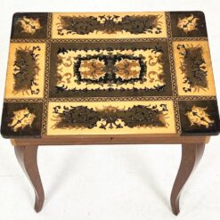 Muzikinis riešutmedžio siuvinėjimo staliukas 27x37x43 cm