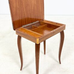 Muzikinis riešutmedžio siuvinėjimo staliukas 27x37x43 cm