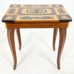 Muzikinis riešutmedžio siuvinėjimo staliukas 27x37x43 cm