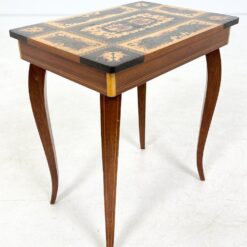 Muzikinis riešutmedžio siuvinėjimo staliukas 27x37x43 cm