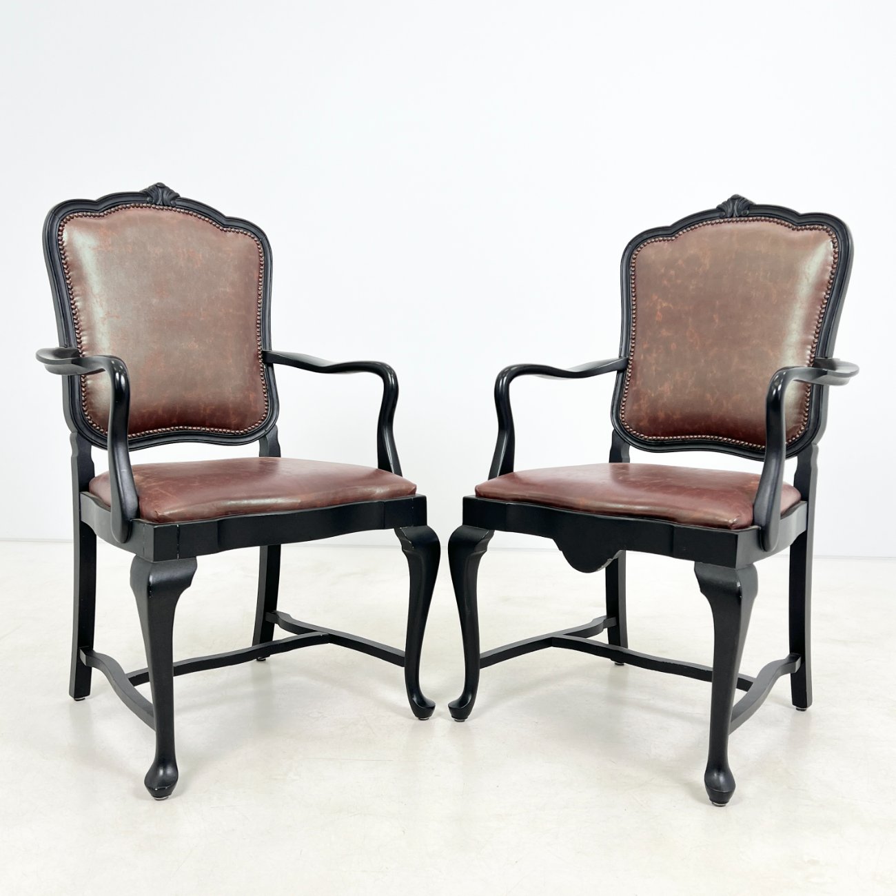 HK1466-valgomojo-kreslai-0 Mediniai krėslai su eko oda 2 vnt. komplektas 60x66x112 cm, 51 cm