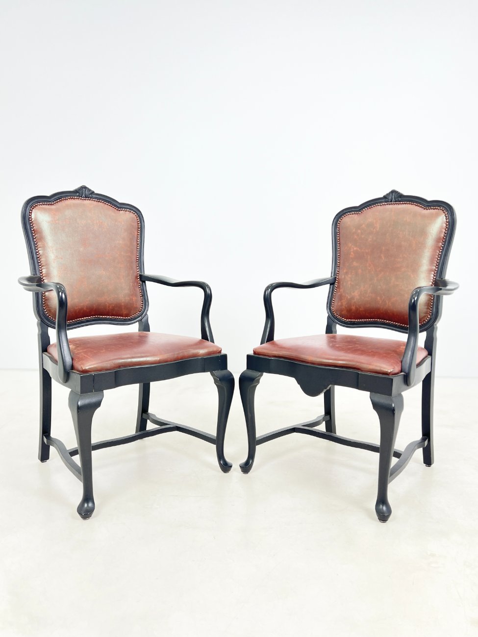 HK1466-valgomojo-kreslai-1 Mediniai krėslai su eko oda 2 vnt. komplektas 60x66x112 cm, 51 cm